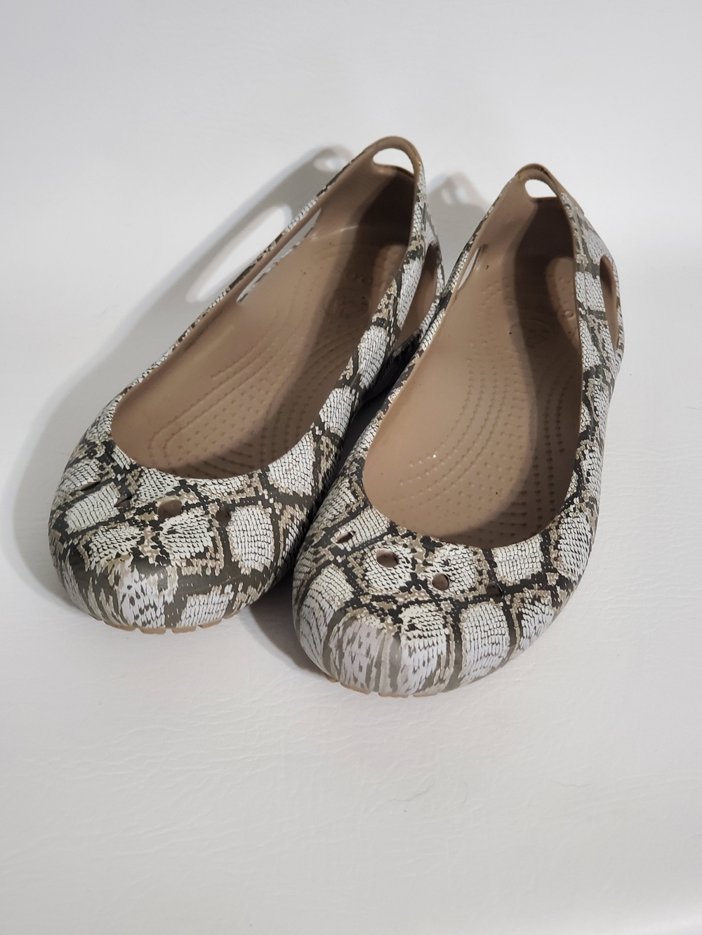 CROCS Women's Snake-Print Ballet Flats in Beige and Black Slip On Size 8